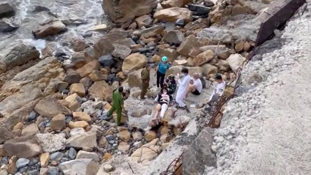 co-gai-say-chan-o-nha-trang