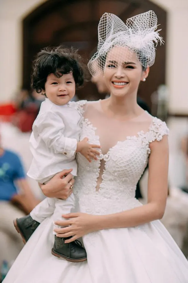 a-hau-thanh-minh-ban-ca-kho-nuoi-con