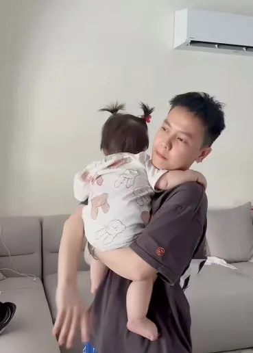 mui-xu-bi-bao-con-gai-nhap-vien-4