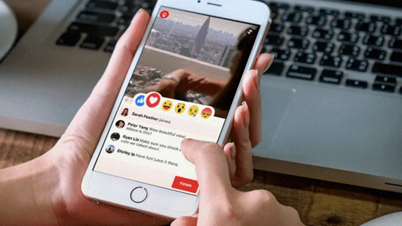 vi-sao-dung-facebook-cam-giac-nhu-bi-nghe-len