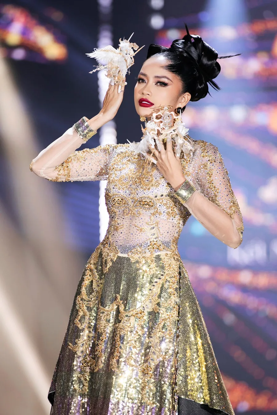 vo-hoang-yen-show-nail