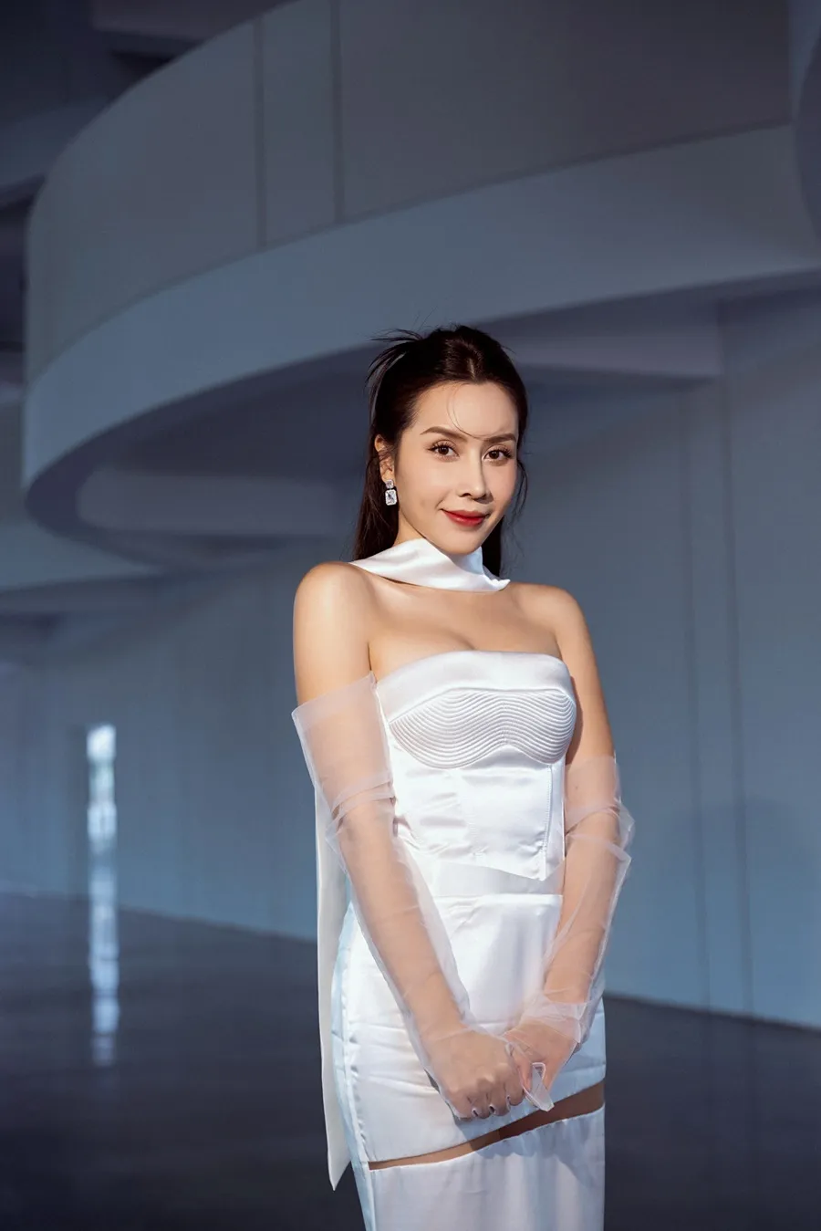 nhan-sac-luu-huong-giang-tai-xuat (2)