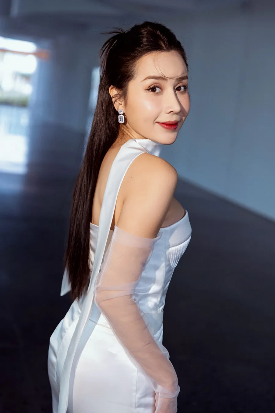 nhan-sac-luu-huong-giang-tai-xuat (3)