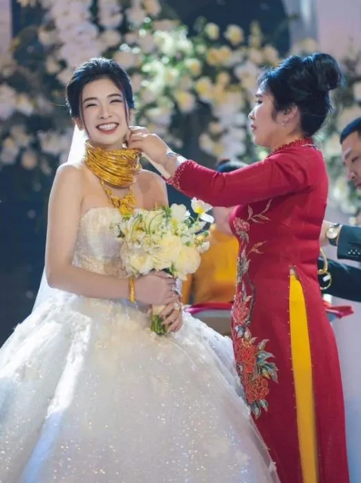 co-dau-thanh-hoa-vang-cuoi-chan-dong-1