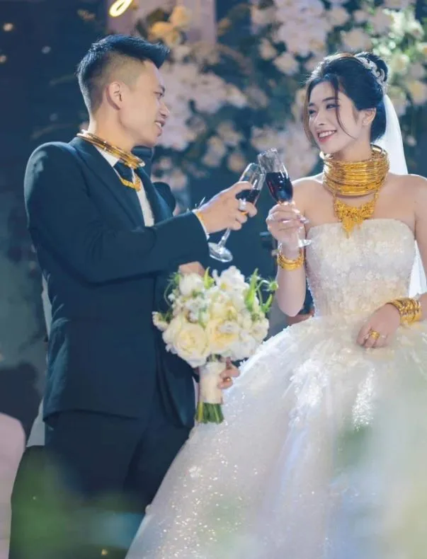 co-dau-thanh-hoa-vang-cuoi-chan-dong-3