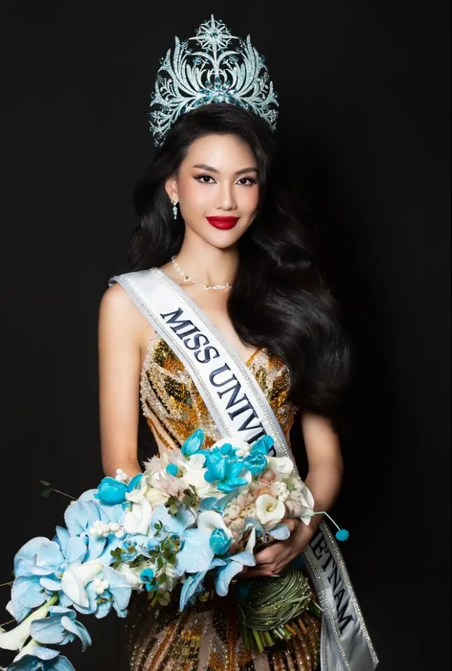 vi-sao-bui-quynh-hoa-hut-bong-cuoi-khong-bi-tuoc-vuong-mien