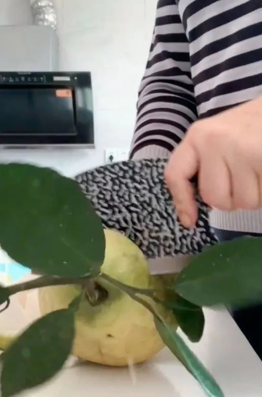 canh-bo-buoi-hut-9-trieu-luot-xem-1