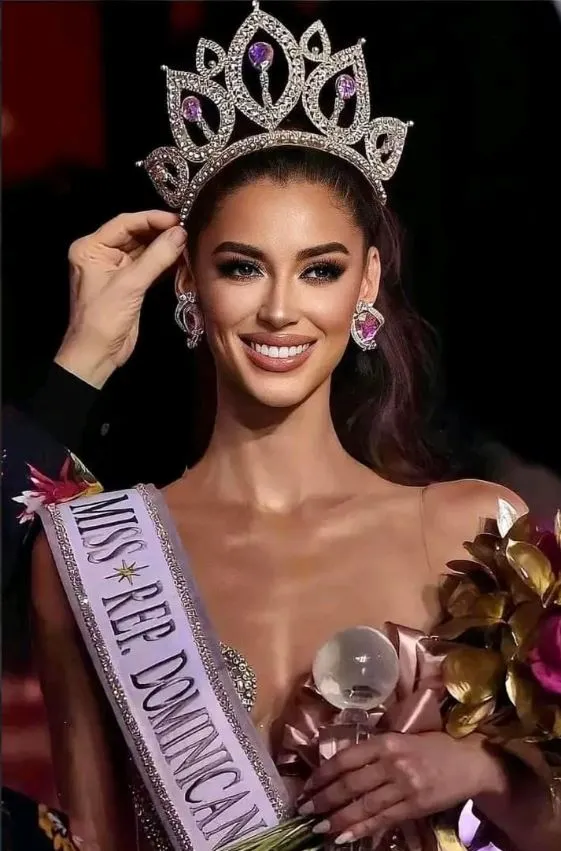 hoa-hau-bay-chuyen-co-di-thi