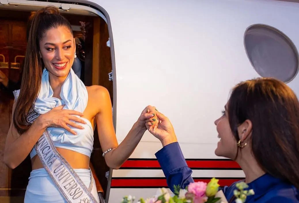 hoa-hau-bay-chuyen-co-di-thi-2