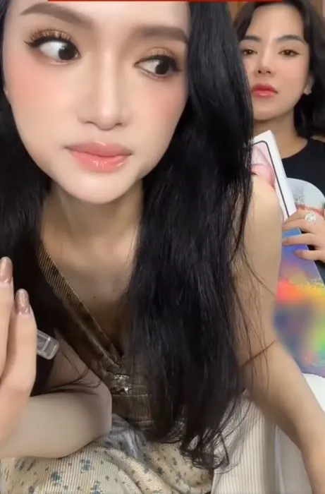 huong-giang-livestream-trao-thuong-iphone-1