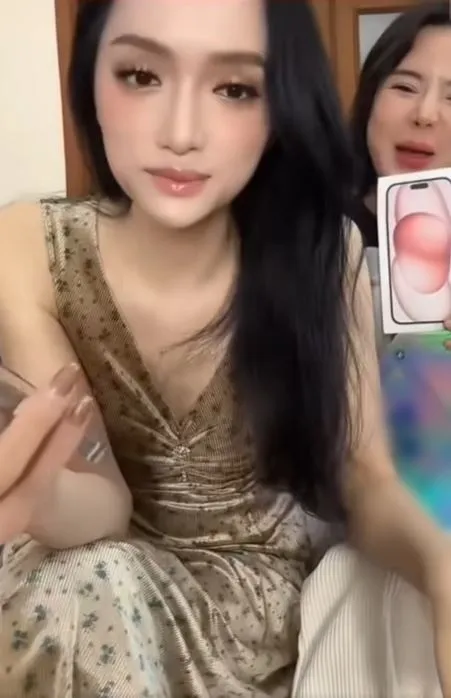 huong-giang-livestream-trao-thuong-iphone-2