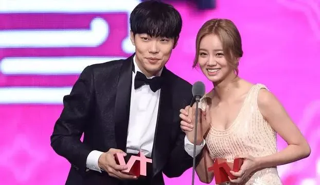 cap-doi-reply-1988-chia-tay-sau-7-nam-hen-ho-1