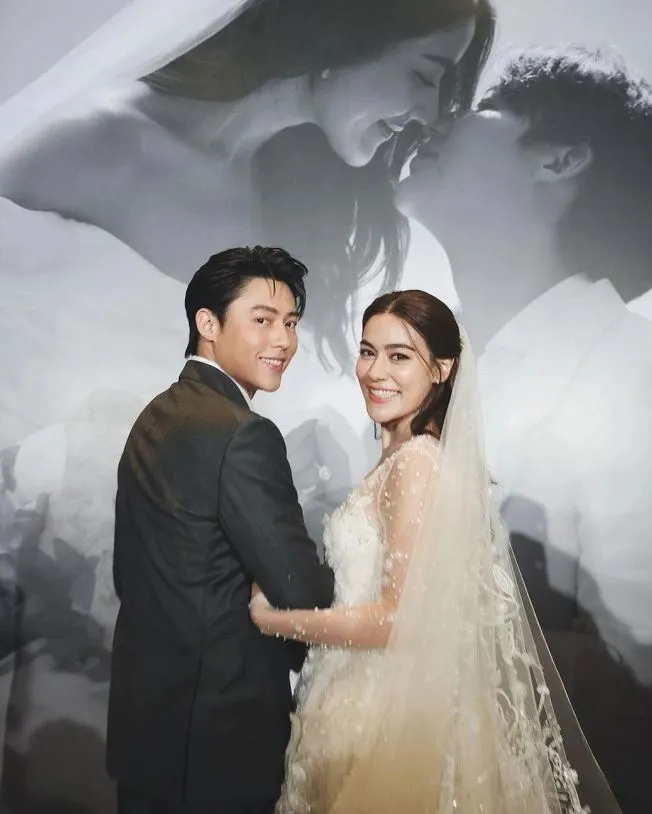 cap-doi-showbiz-moi-100-fan-du-dam-cuoi-2