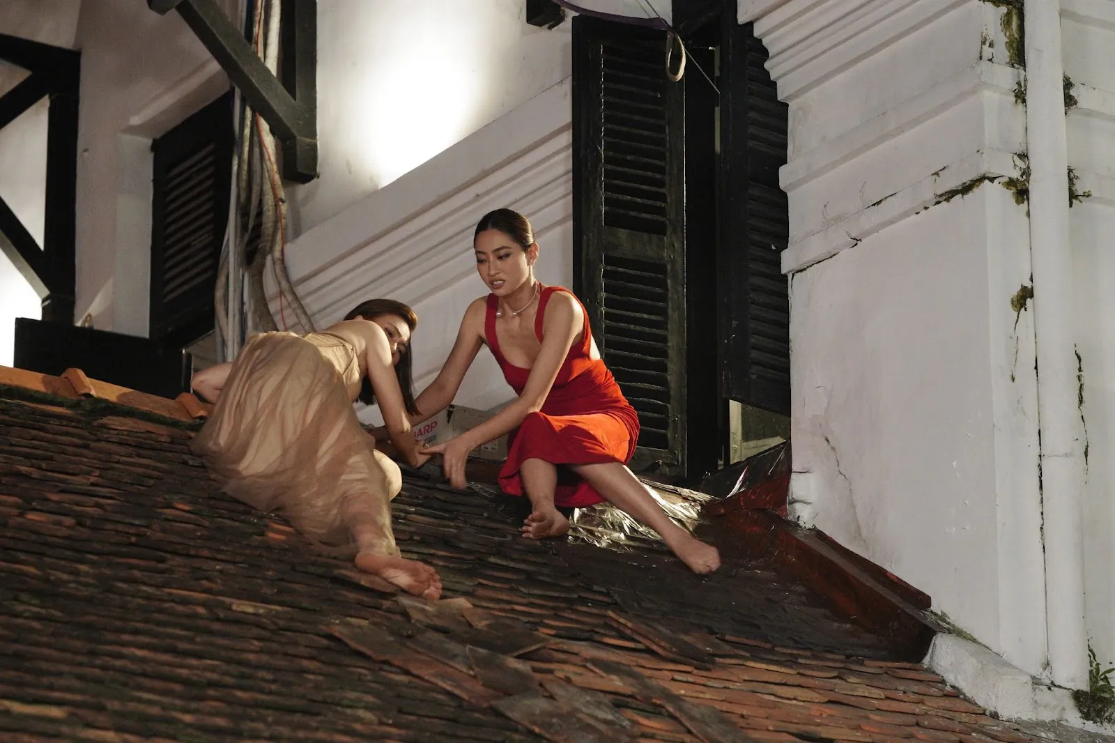 luong-thuy-linh-vai-phan-dien-1