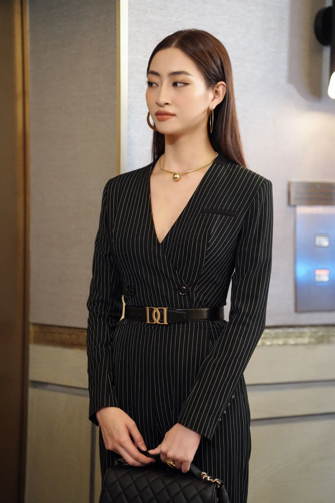 luong-thuy-linh-vai-phan-dien-2