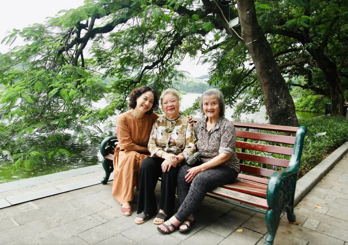 nu-nghe-sinh-3-con-dep-nhat-man-anh-2