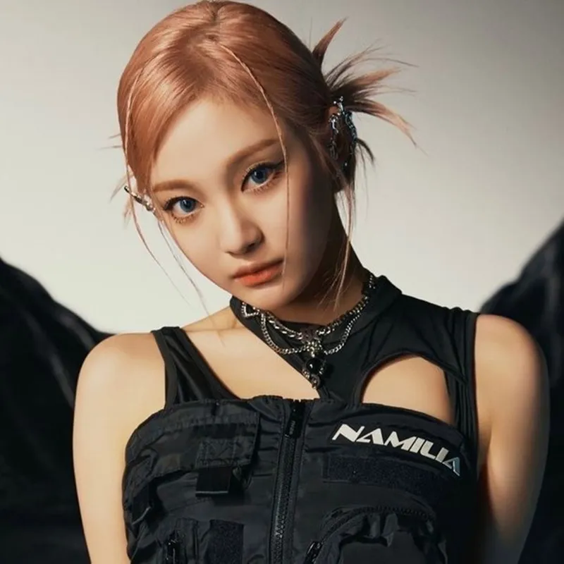 sao-nu-noi-tieng-mu-mot-mat-2