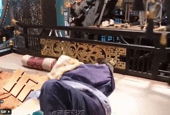 dien-vien-ngu-khi-dong-canh-hon