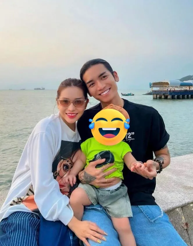 kha-nhu-cong-khai-anh-chong-con