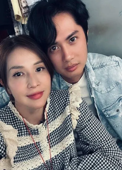 kha-nhu-cong-khai-anh-chong-con-2