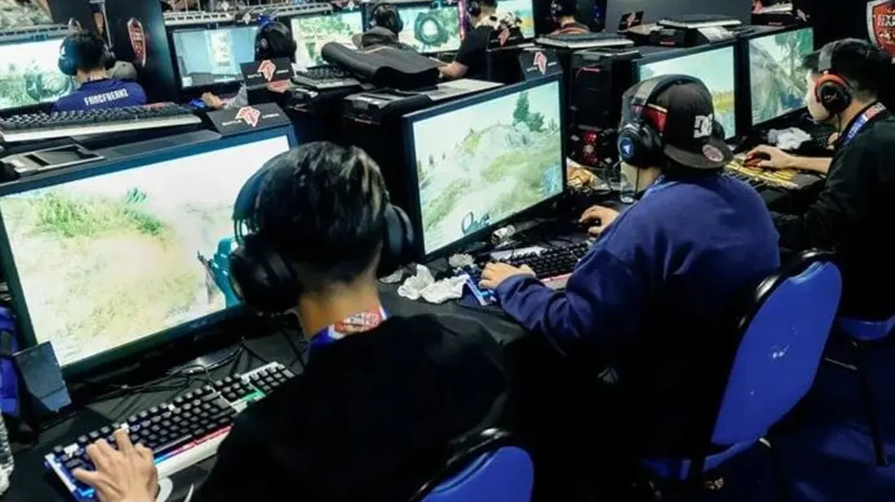 streamer-qua-doi-sau-5-dem-lam-viec-1