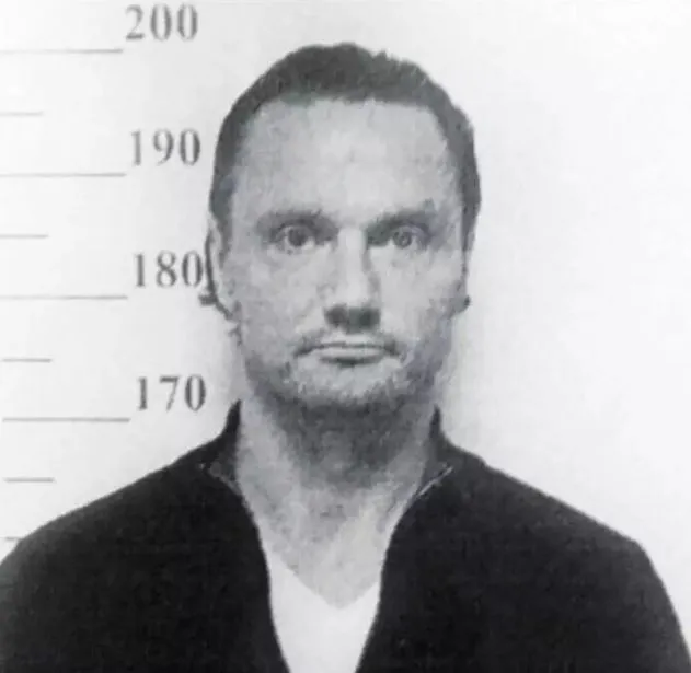 nu-nguoi-mau-ra-di-kinh-hoang-3