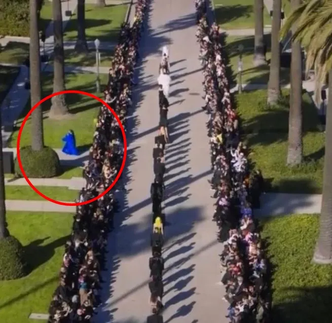 nu-ca-si-dang-catwalk-bo-ve-1