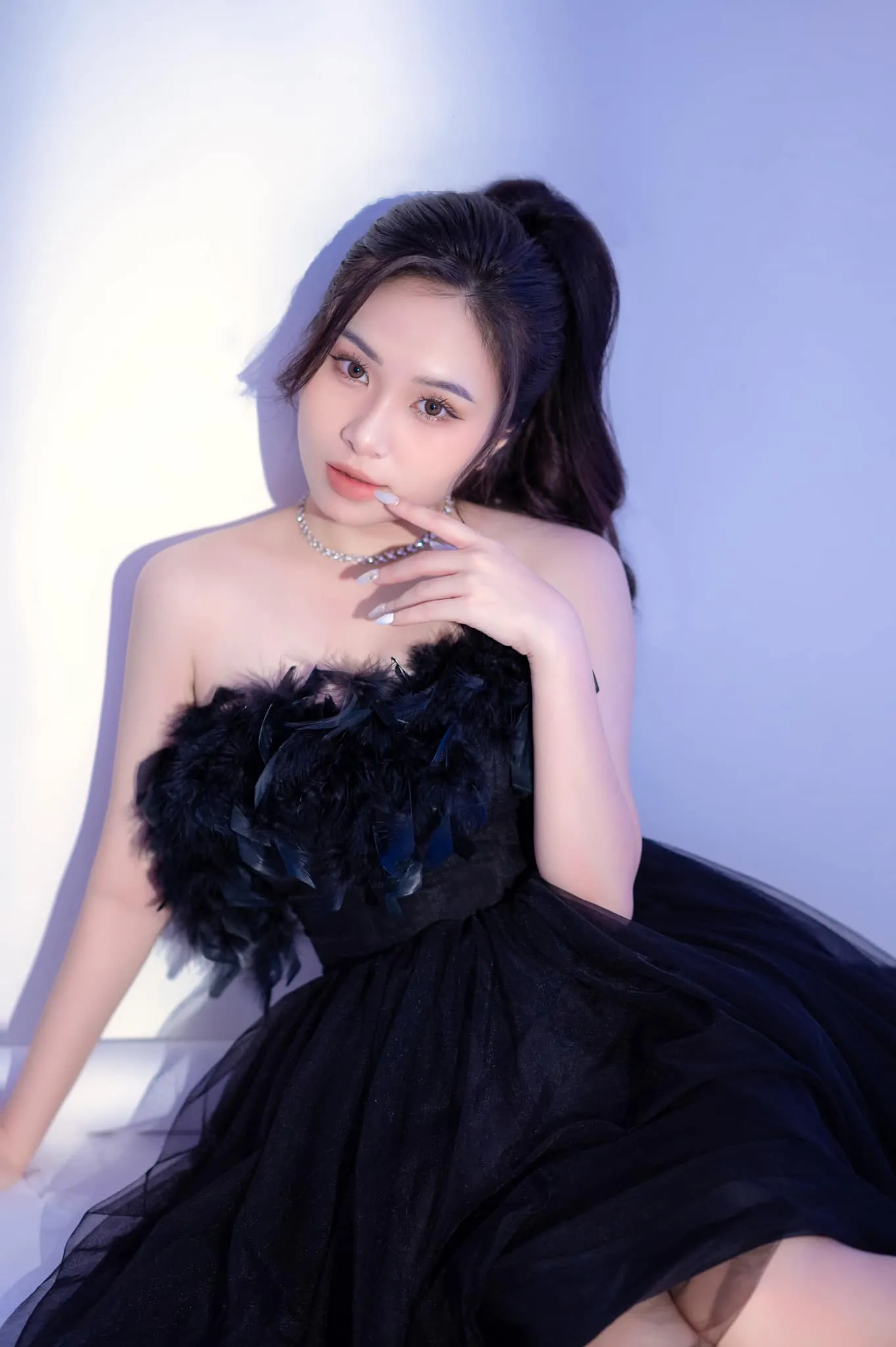 may-bae-la-ai-ma-2-2-trieu-nguoi-theo-doi-3