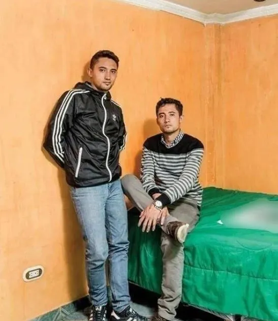 hai-cap-sinh-doi-bi-danh-trao-27-nam-1