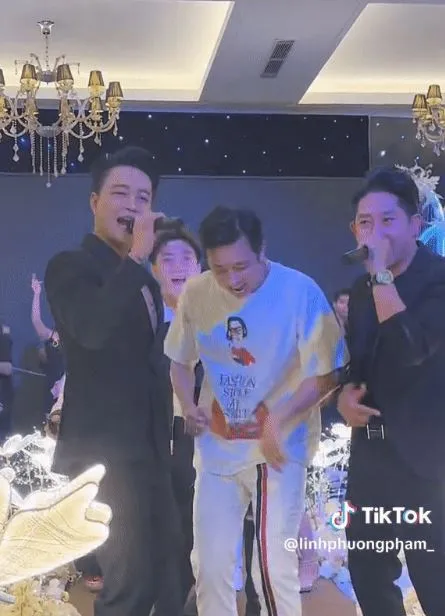 hai-thanh-vien-hkt-chung-san-khau