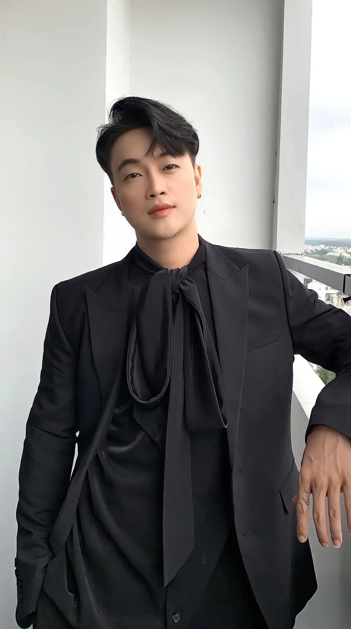 hai-thanh-vien-hkt-chung-san-khau-2