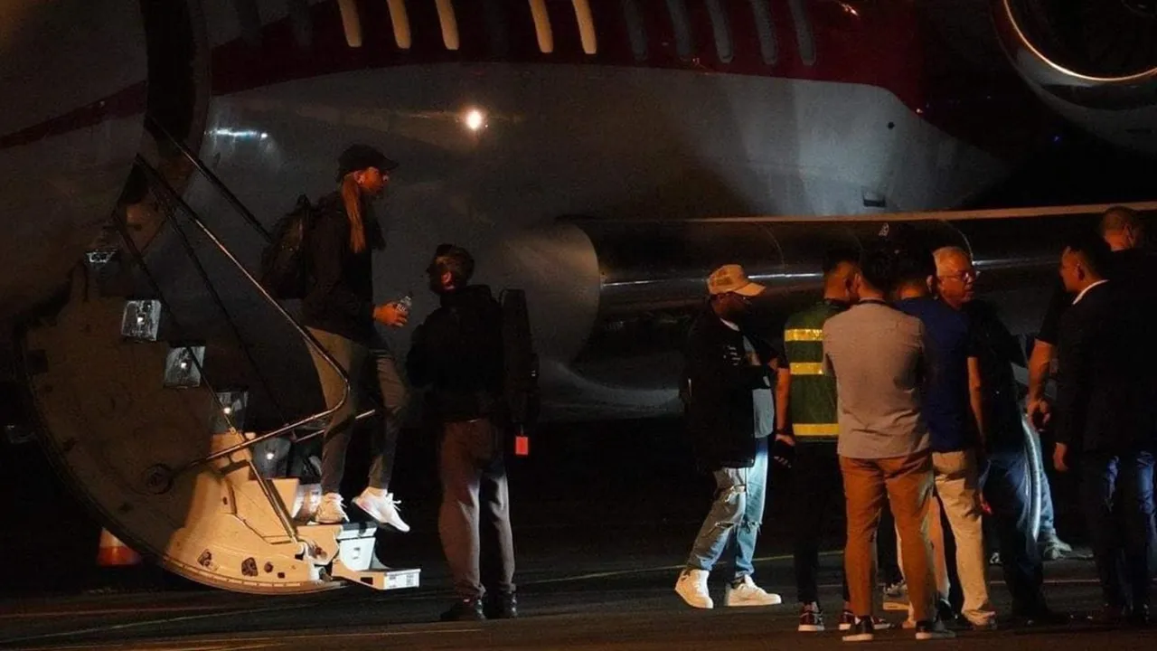 mot-nhom-nhac-nam-dap-chuyen-co-den-viet-nam