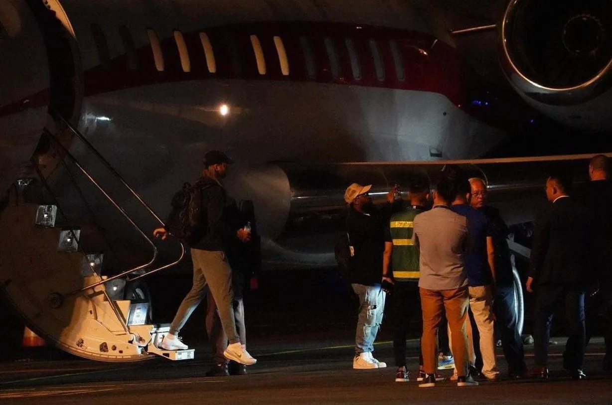 mot-nhom-nhac-nam-dap-chuyen-co-den-viet-nam-1