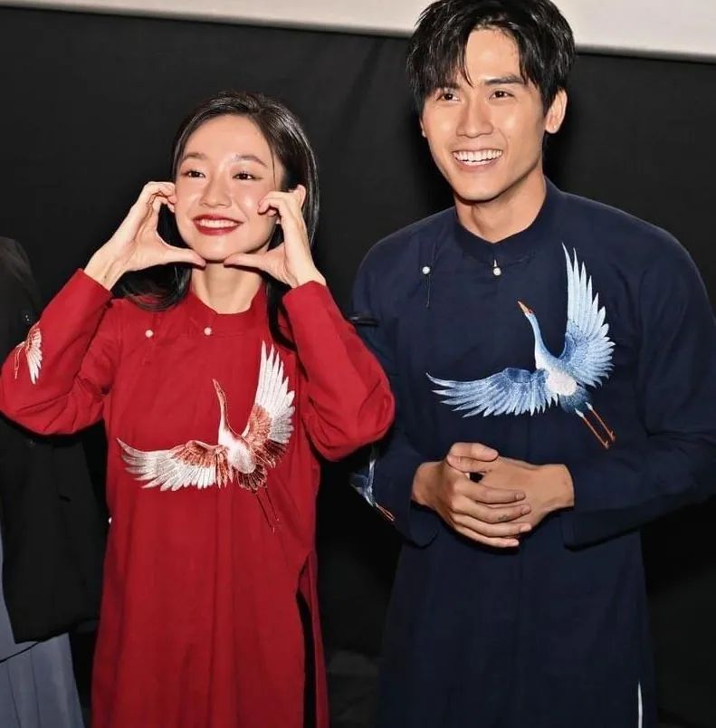 cap-sao-viet-bi-ep-hon-nhau-trong-rap-2