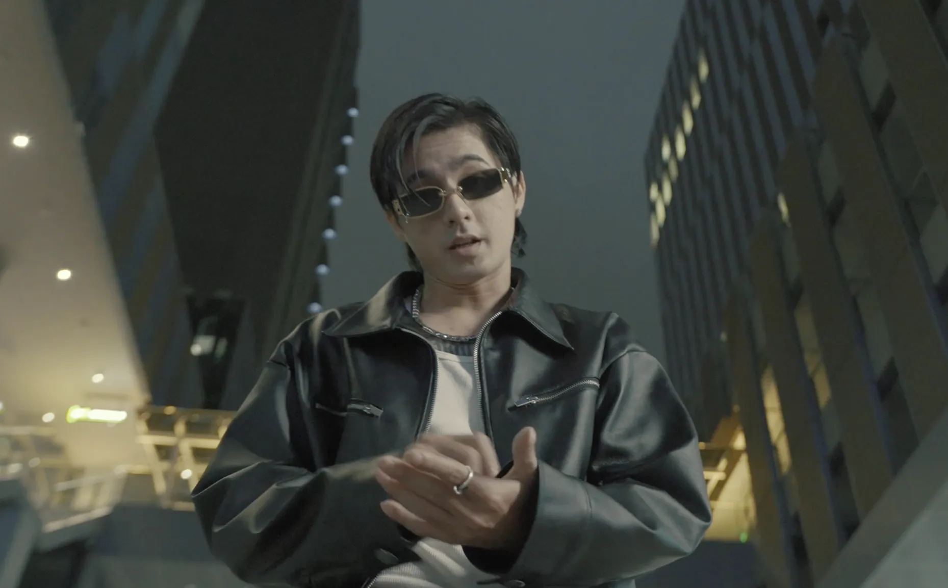 nhac-phim-tren-ban-nhau-duoi-ban-muu (3)