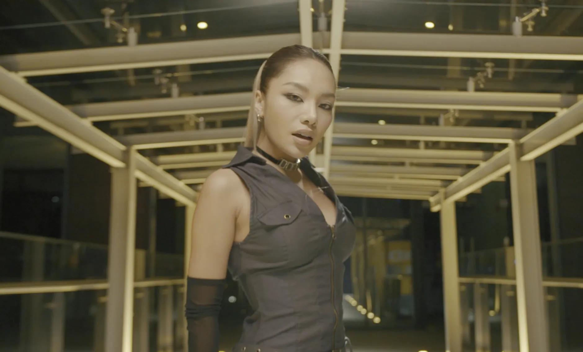 nhac-phim-tren-ban-nhau-duoi-ban-muu (4)