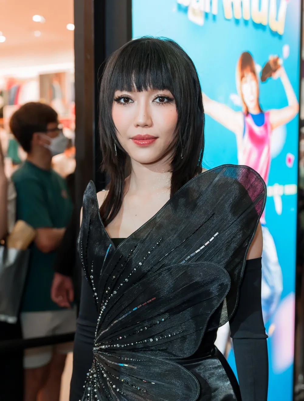 tham-do-tren-ban-nhau-duoi-ban-muu (4)