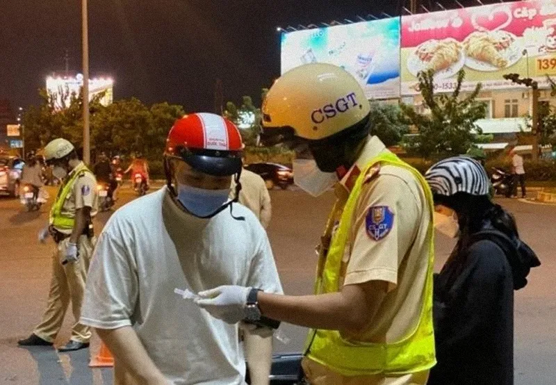 lai-xe-nguoi-than-ban-be-ra-duong