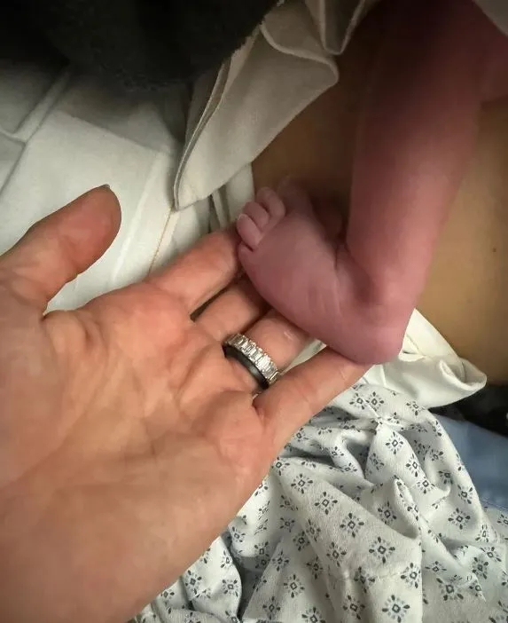 nu-dien-vien-sinh-con-tuoi-61-1