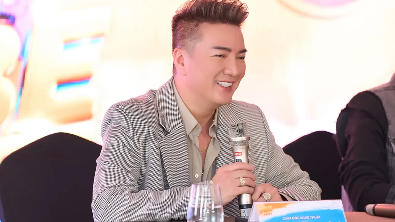 dam-vinh-hung-moi-50-nghe-si-hat (5)