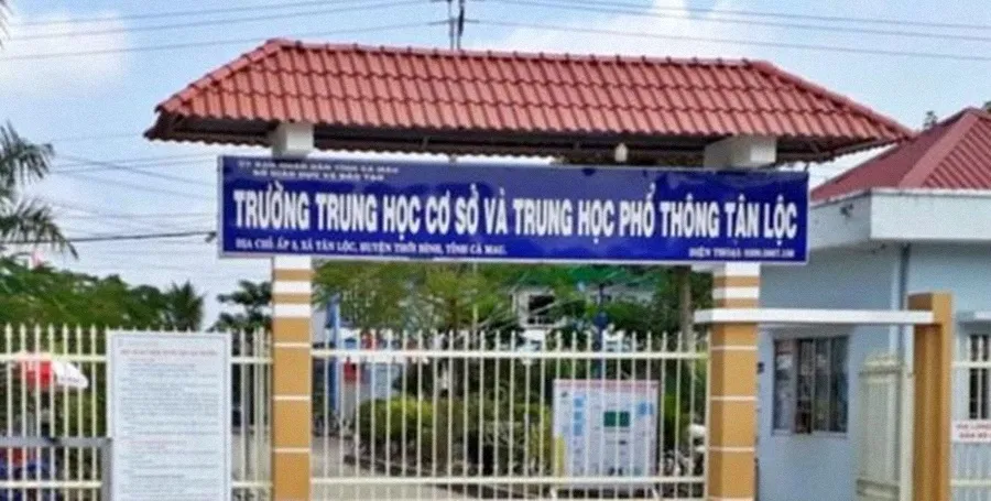 hang-tram-hoc-sinh-lop-10-thi-lai-mon-van