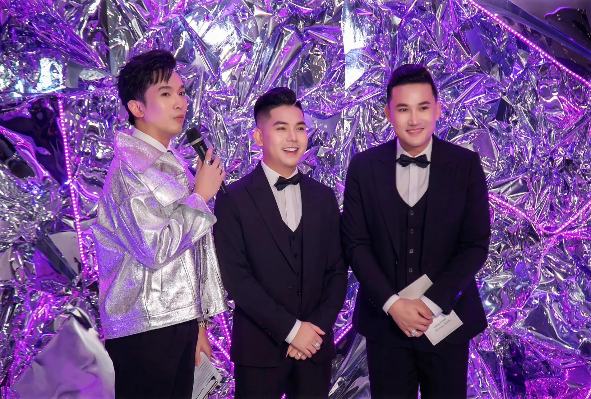 sao-nam-co-con-bat-khoc-danh-doi-su-nghiep