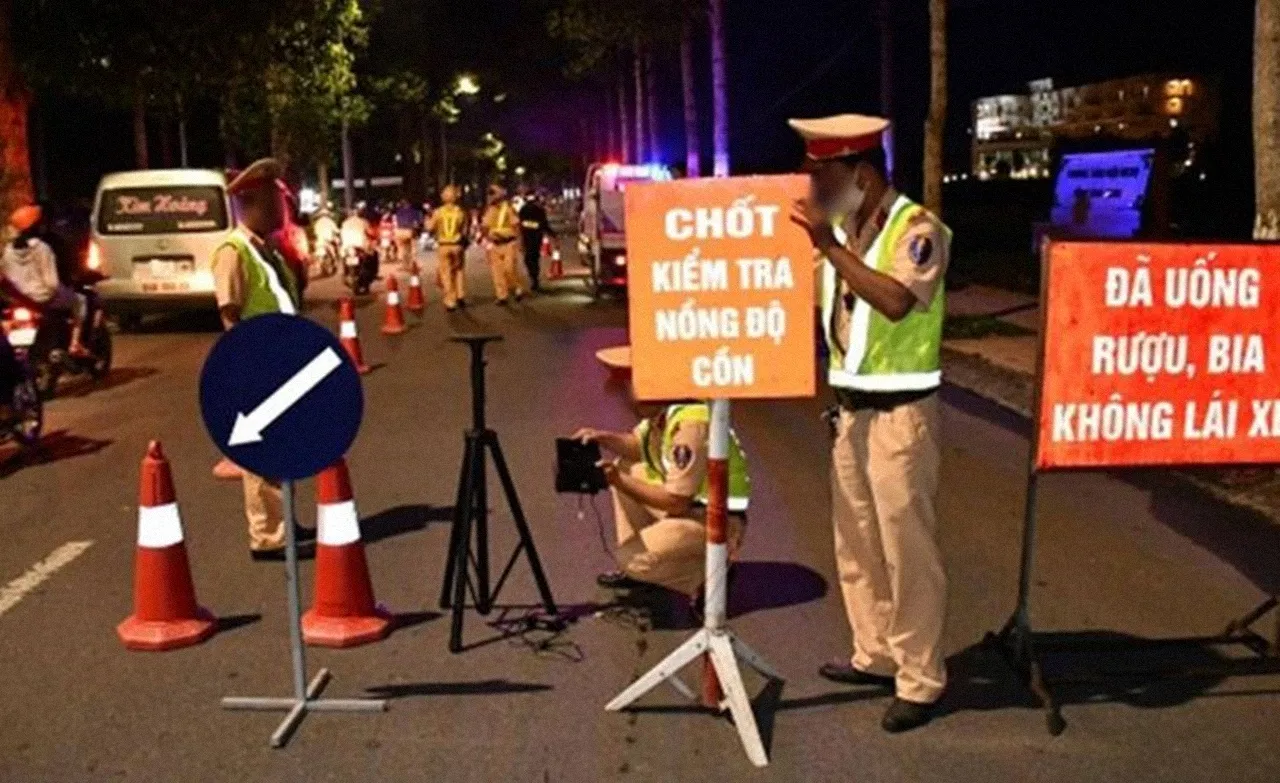 thanh-nien-tu-thieu-chot-kiem-tra-nong-do-con