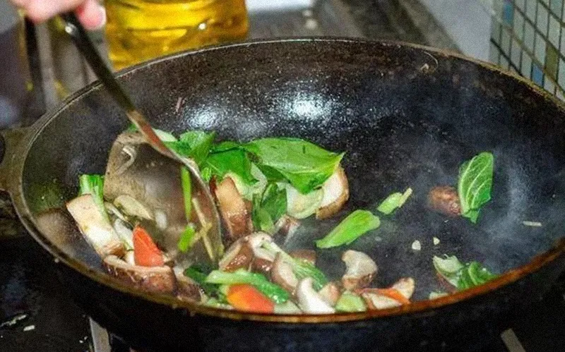 mot-nha-3-nguoi-mac-ung-thu-da-day-1