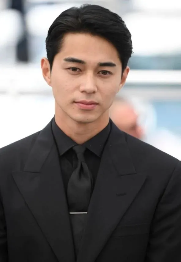 nam-dien-vien-len-nui-song-voi-3-dien-vien-nu-1