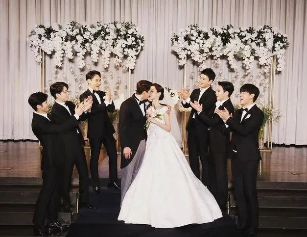 nam-ca-si-noi-tieng-bi-lua-tinh-2