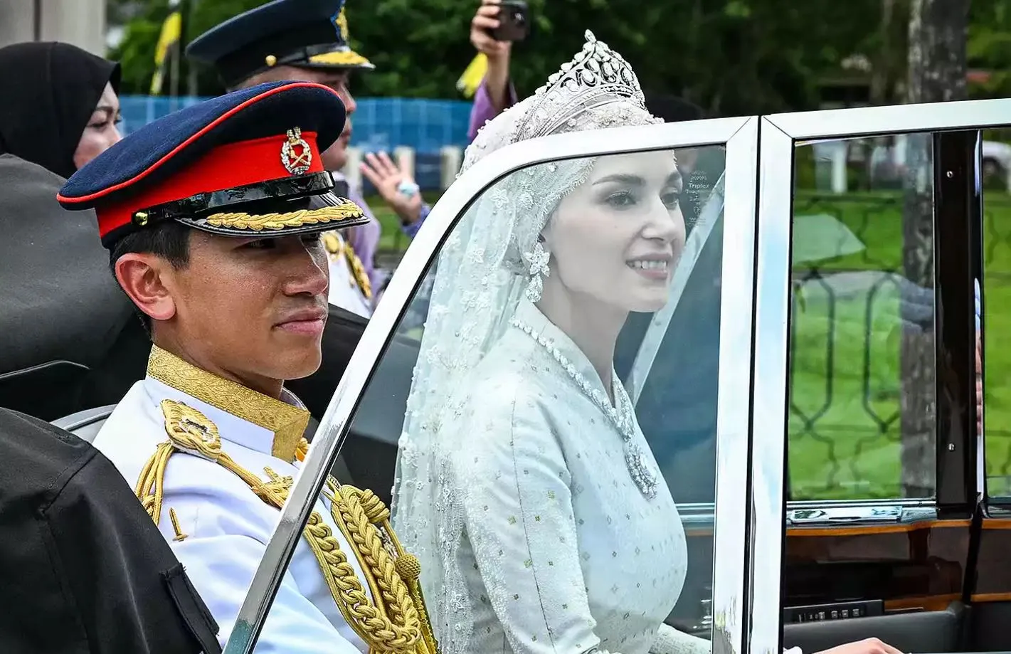 dam-cuoi-ban-dai-bac-an-mung-2