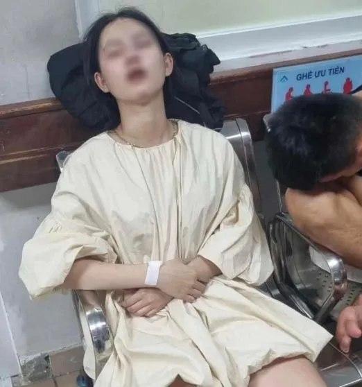 co-gai-17-tuoi-mu-mat-do-nang-mui