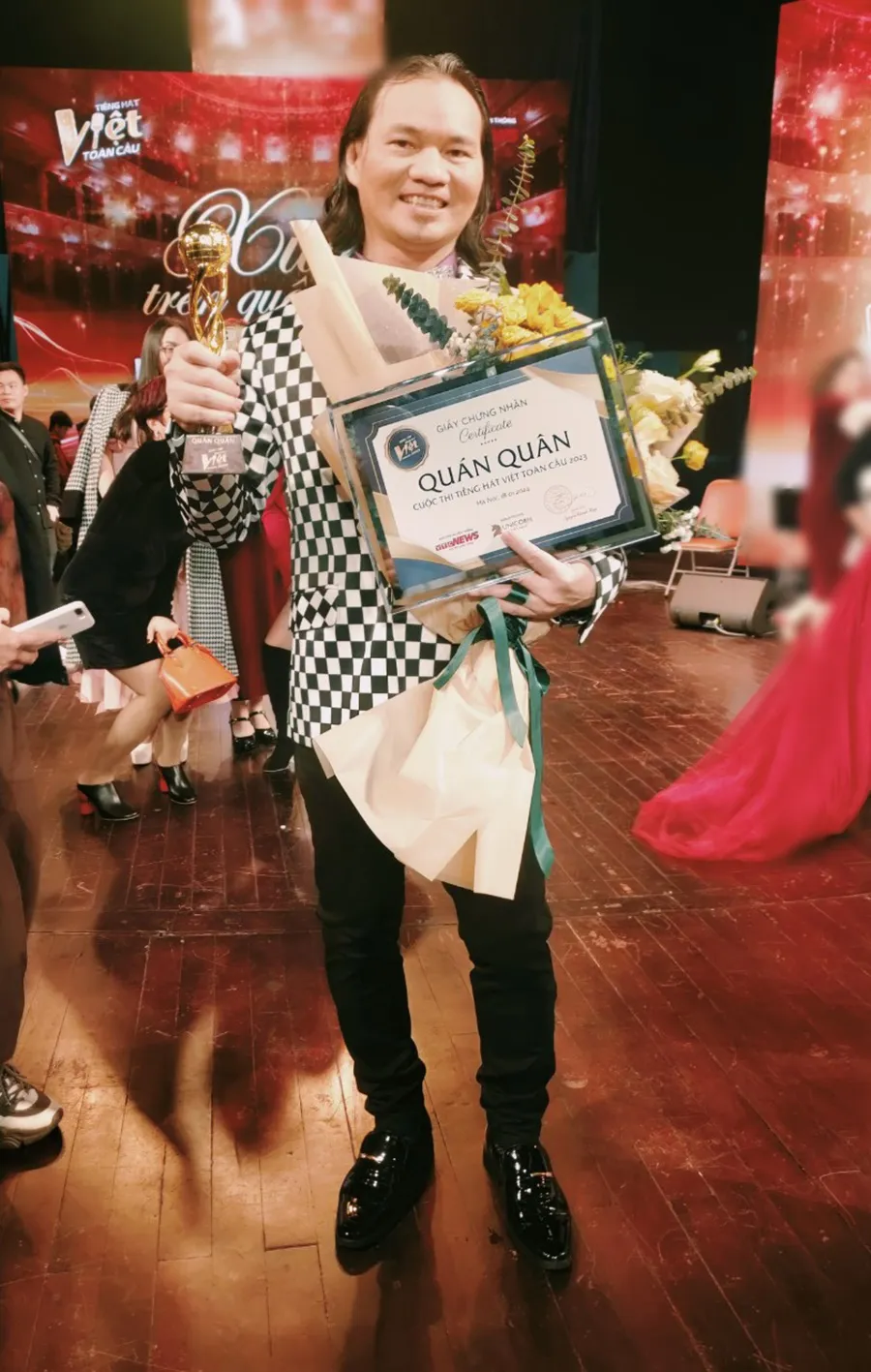 danh-tinh-nam-ca-si-lap-cu-dup (4)