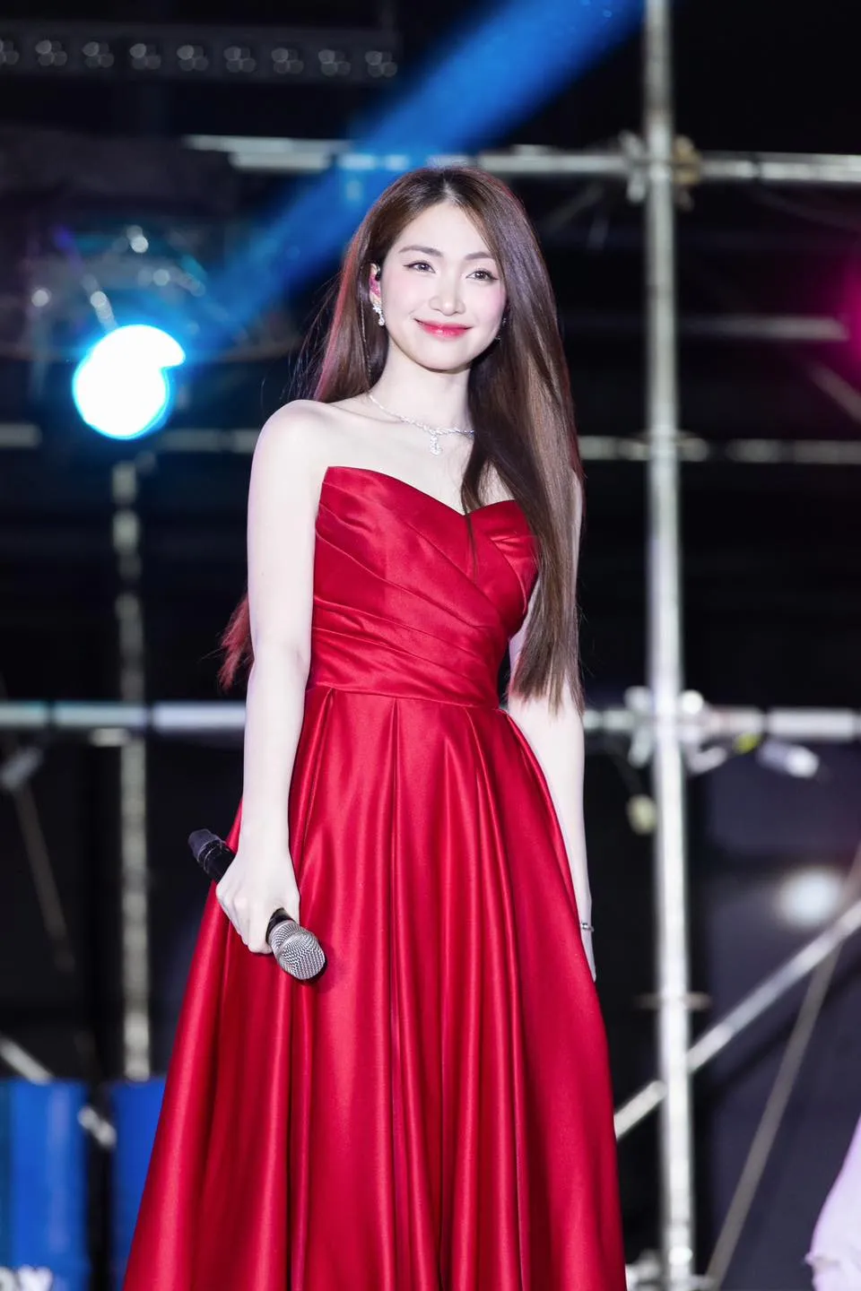 hoa-minzy-gap-su-co-bi-lua-hat-vao-mat-4